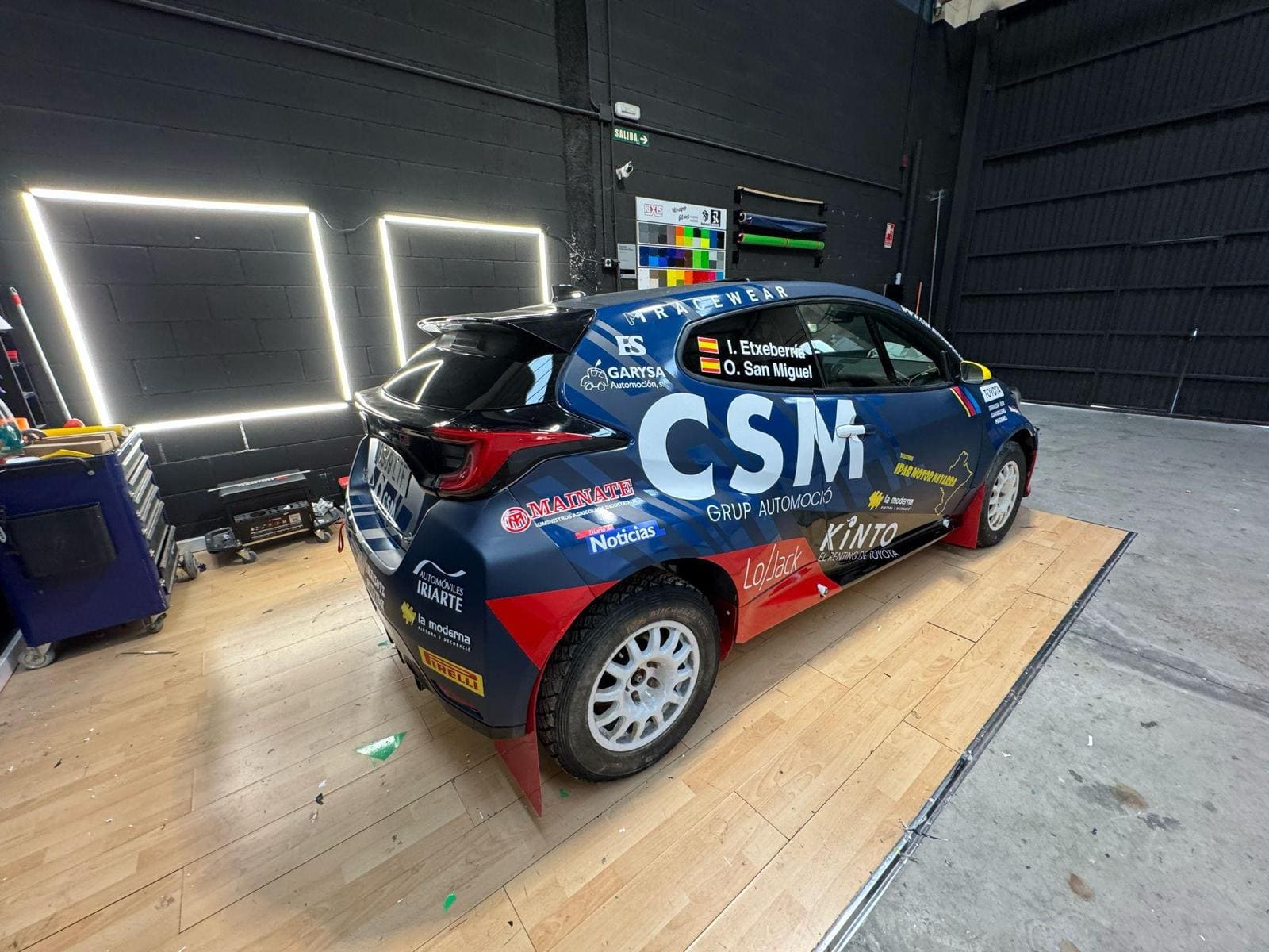 Mikel Etxeberria - Colocación de Patrocinadores 4